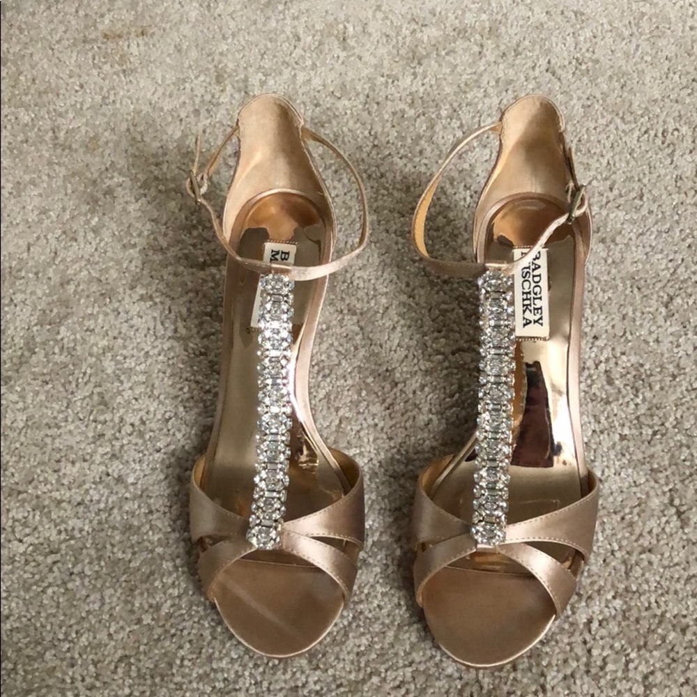 Badgley Mischka Romance Stud Wedge, Size 7.5